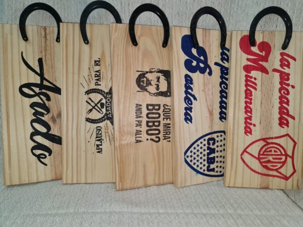 TABLAS 20 X 38 CON HERRADURA DE PLASTICO ( ESTAMPAS SURTIDAS)